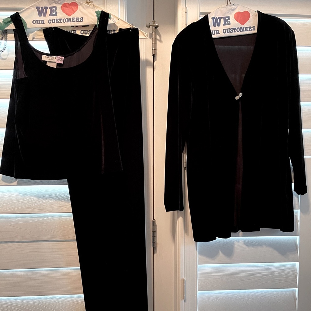 3-piece black velvet
